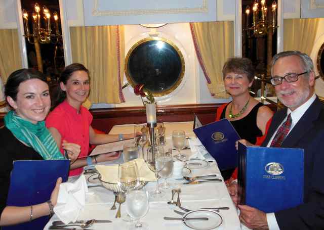 DSCN0143-FamboAtDinner