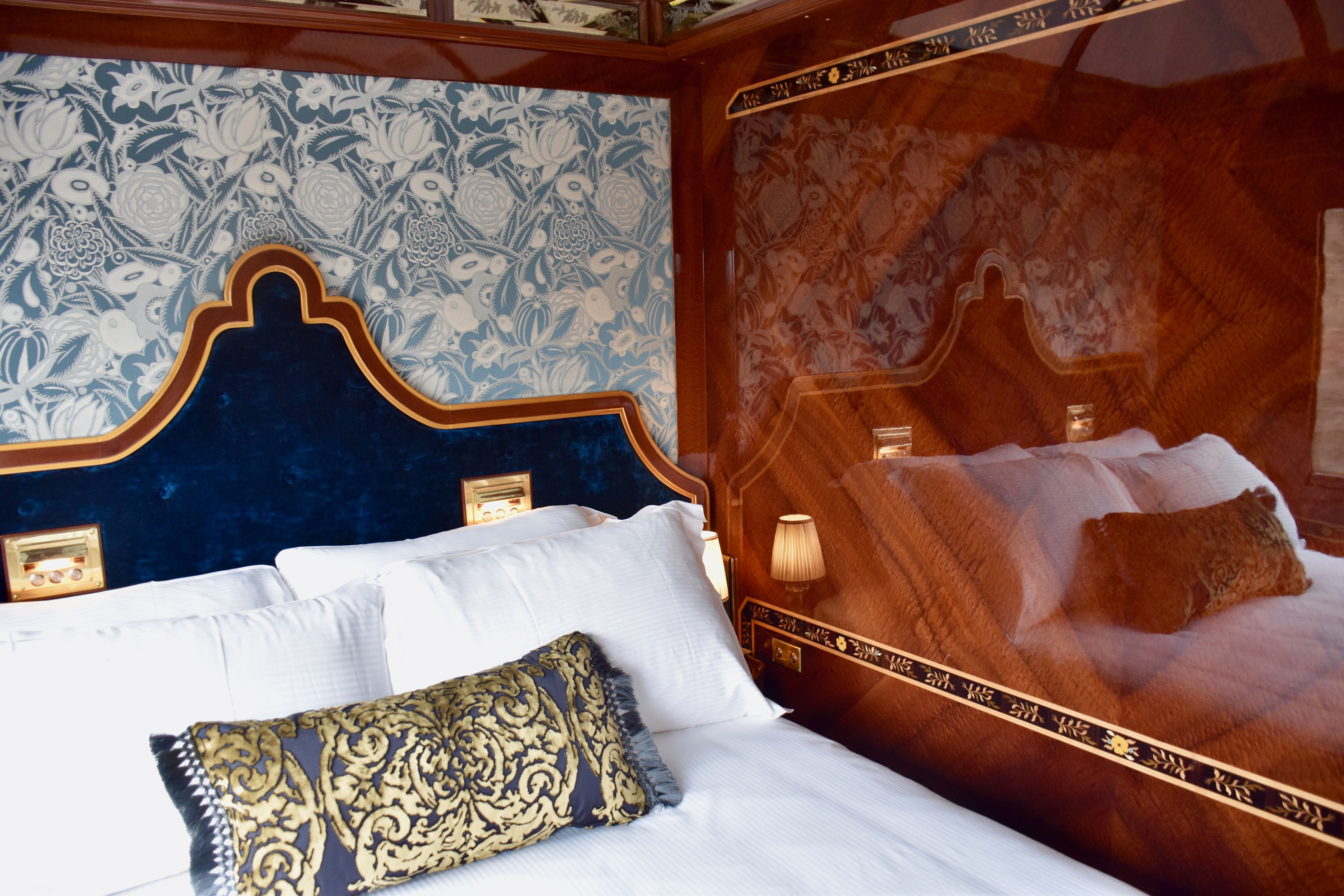 venice bed and wall