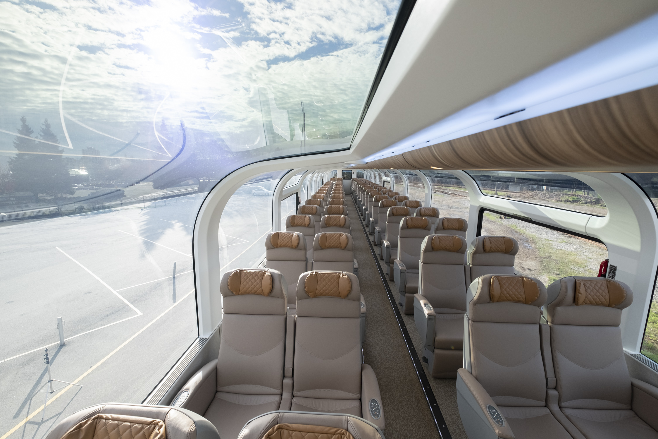 RM GoldLeaf rail car_upper level_Photo credit_Vincent L Chan