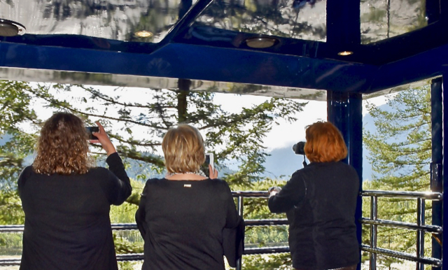 Rocky Mountaineer_GoldLeaf observation deck REV
